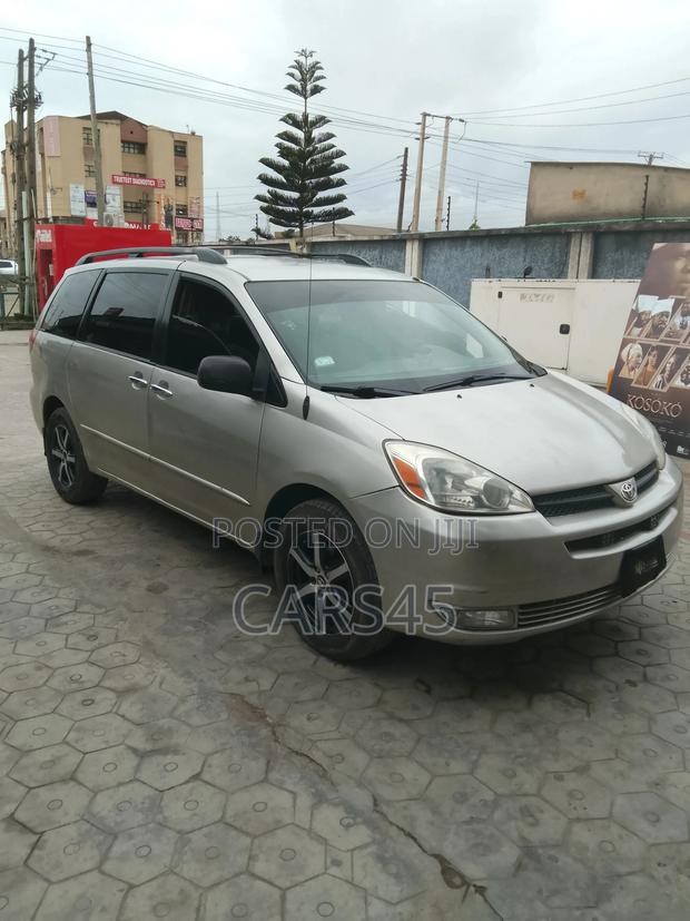 Toyota Sienna 2005 Silver