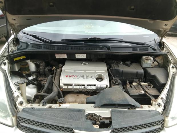 Toyota Sienna 2005 Silver