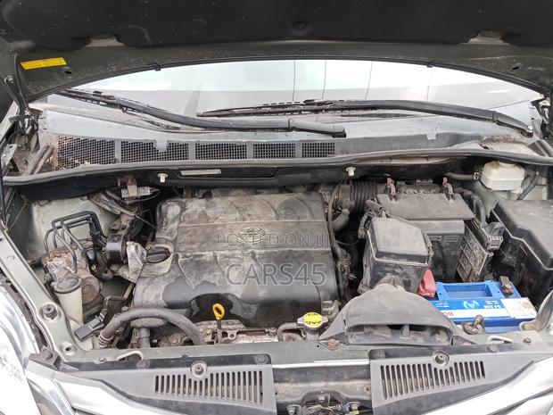 Toyota Sienna 2011 Green