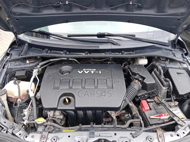 Toyota Corolla 2010 Gray