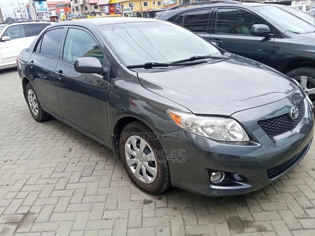 Toyota Corolla 2010 Gray