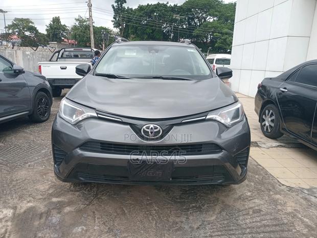Toyota RAV4 2017 Gray