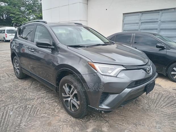 Toyota RAV4 2017 Gray