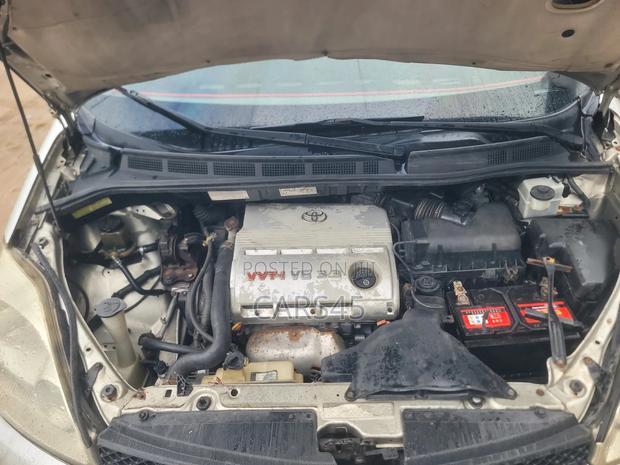Toyota Sienna 2005 Gold
