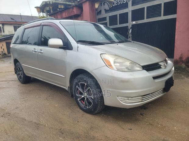 Toyota Sienna 2005 Gold