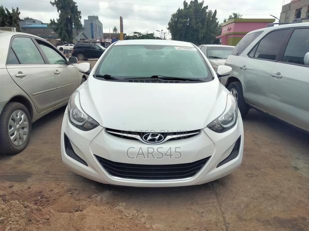 Hyundai Elantra 2016 White