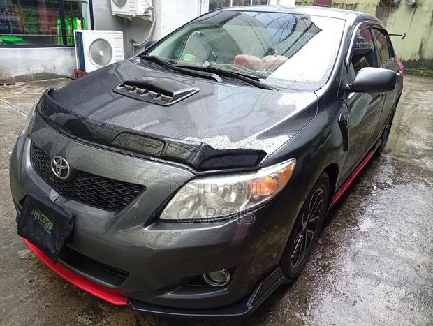 Toyota Corolla 2010 Gray