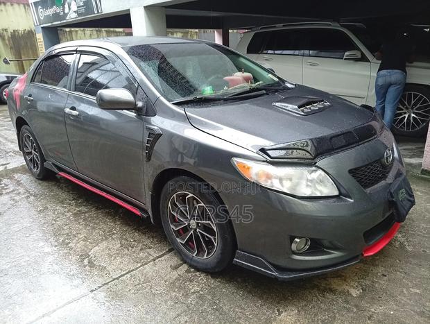 Toyota Corolla 2010 Gray