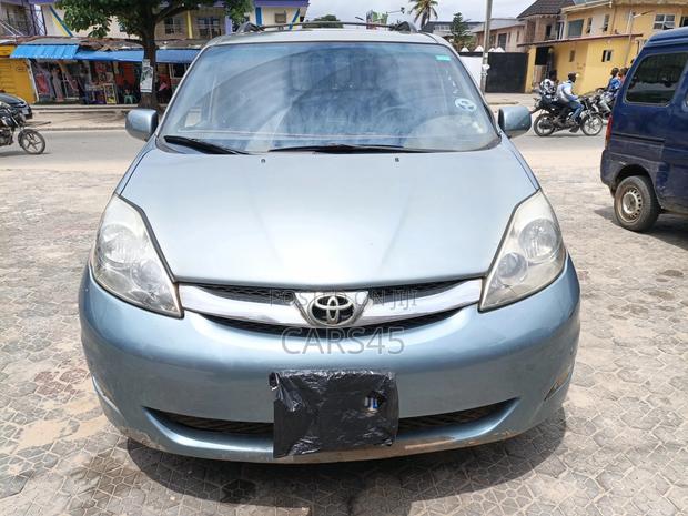 Toyota Sienna 2004 Blue