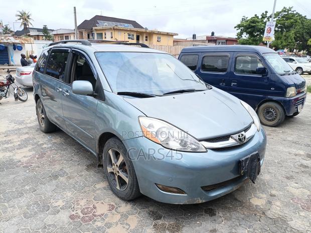 Toyota Sienna 2004 Blue