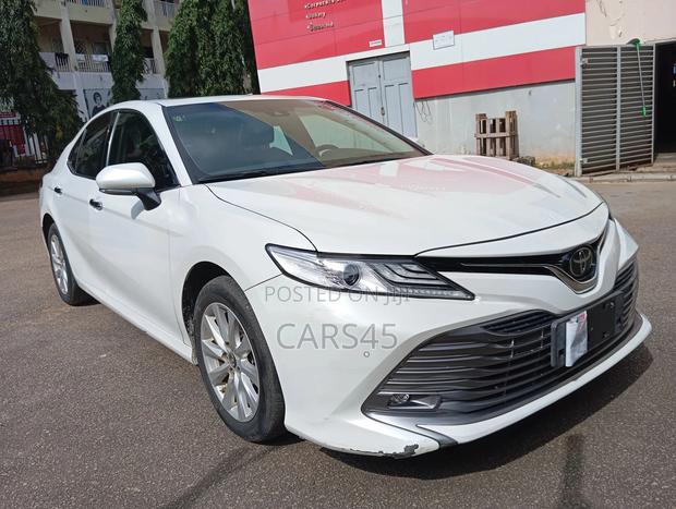Toyota Camry 2019 White