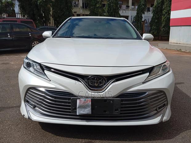 Toyota Camry 2019 White