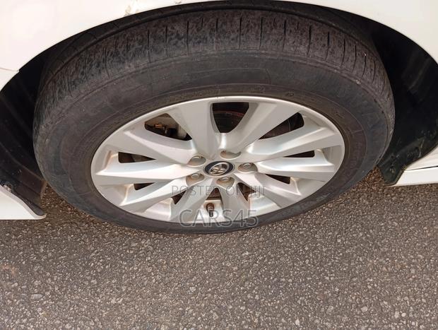 Toyota Camry 2019 White