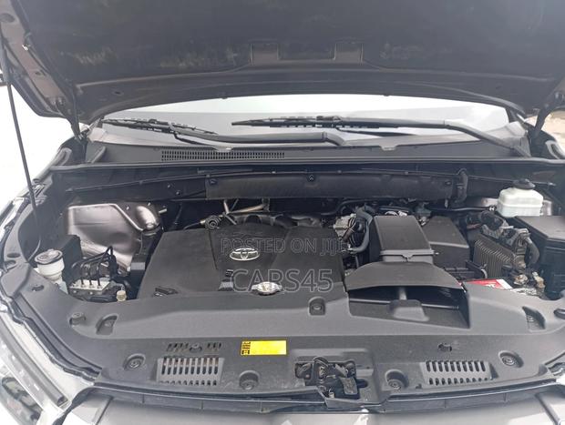 Toyota Highlander XLE 2019 Gray