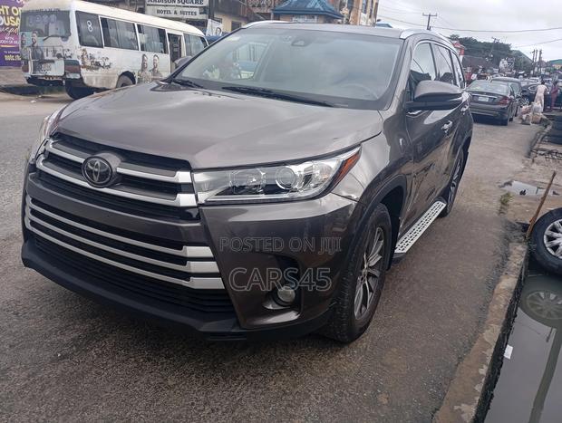 Toyota Highlander XLE 2019 Gray