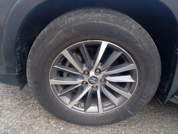 Toyota Highlander XLE 2019 Gray