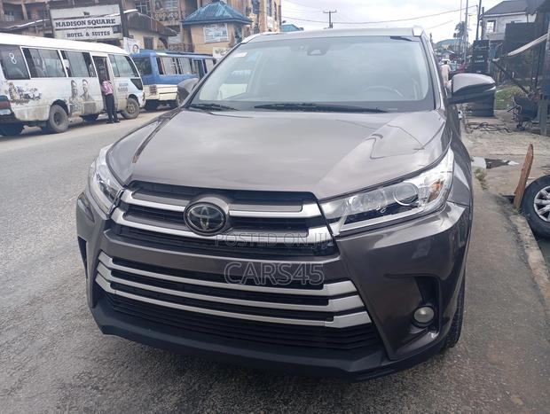 Toyota Highlander XLE 2019 Gray