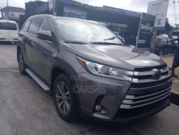Toyota Highlander XLE 2019 Gray