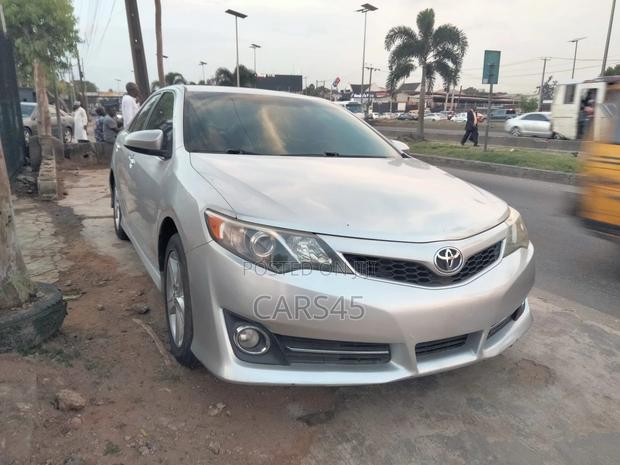 Toyota Camry 2014 Silver