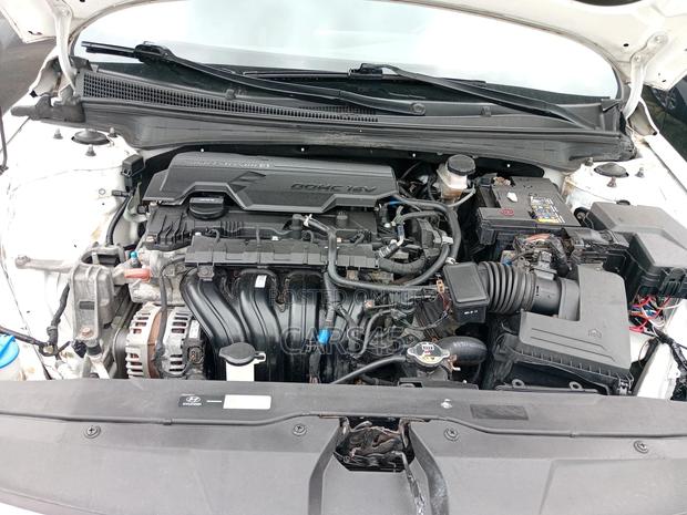 Hyundai Elantra 2021 White