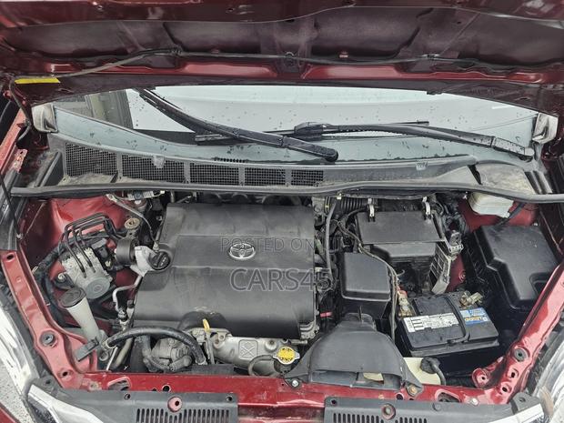 Toyota Sienna 2015 Red