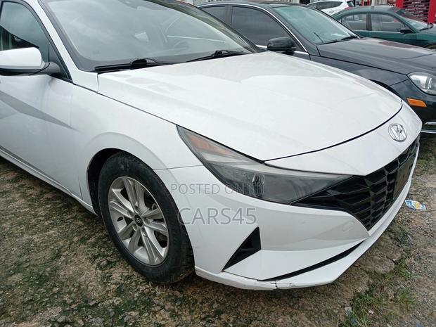 Hyundai Elantra 2021 White