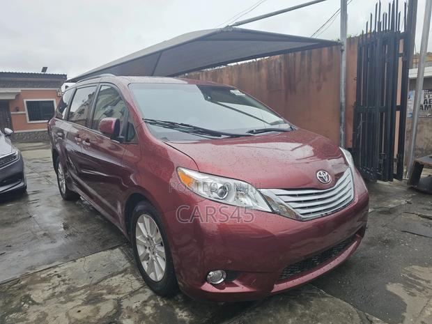 Toyota Sienna 2015 Red