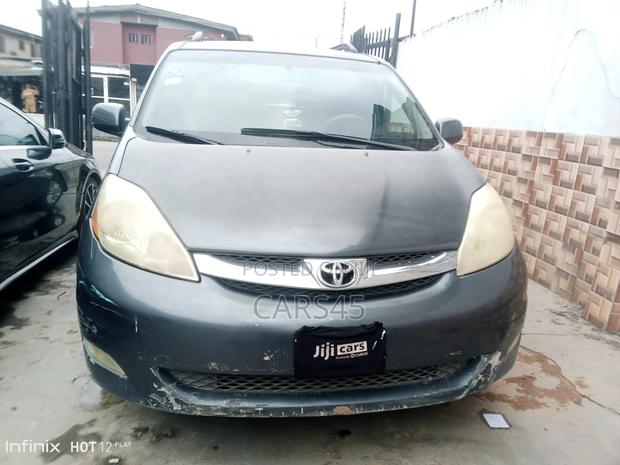 Toyota Sienna 2009 Gray