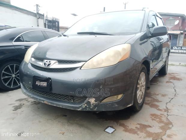 Toyota Sienna 2009 Gray