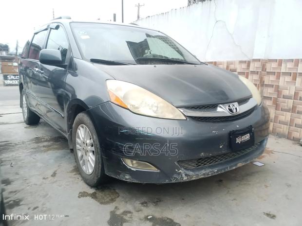 Toyota Sienna 2009 Gray