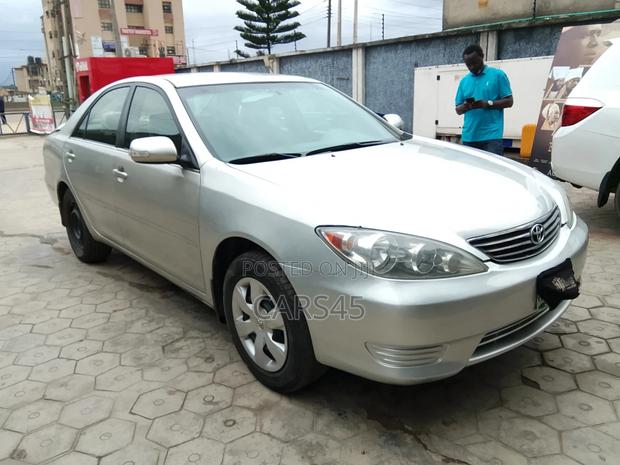 Toyota Camry 2005 Silver