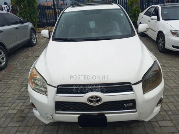 Toyota RAV4 2010 White