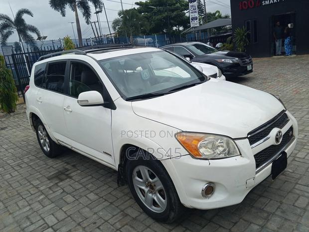 Toyota RAV4 2010 White
