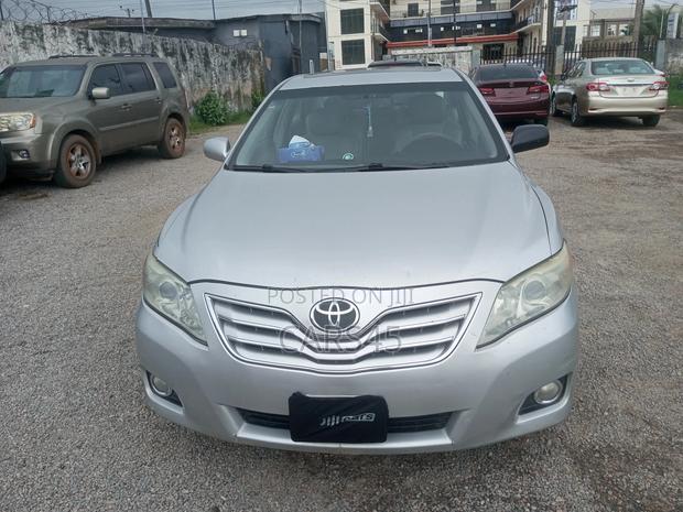 Toyota Camry 2011 Silver