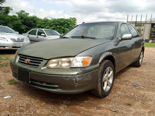 Toyota Camry 2001 Gray