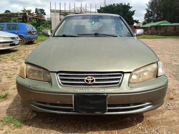 Toyota Camry 2001 Gray