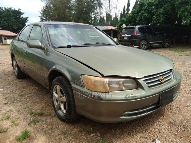 Toyota Camry 2001 Gray