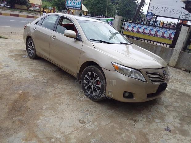 Toyota Camry 2011 Gold