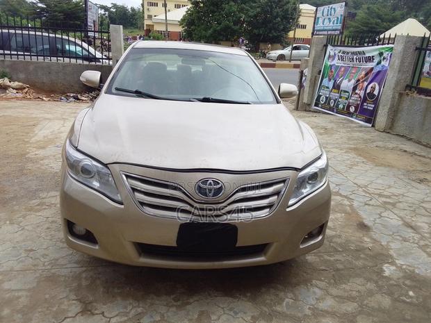 Toyota Camry 2011 Gold