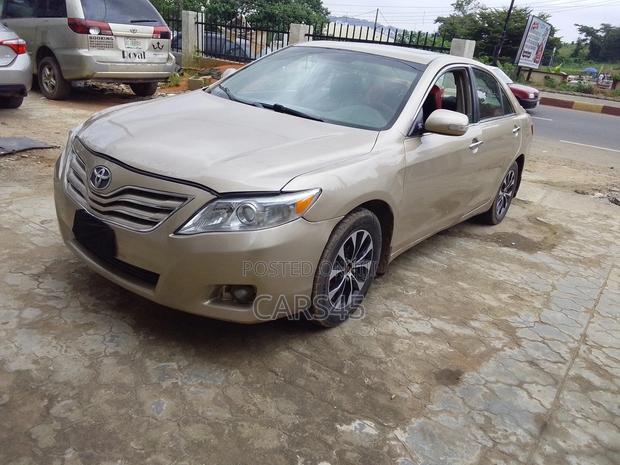 Toyota Camry 2011 Gold