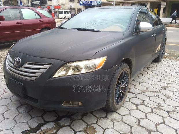 Toyota Camry XLE V6 4dr Sedan (3.5L 6cyl 6A) 2011 Beige