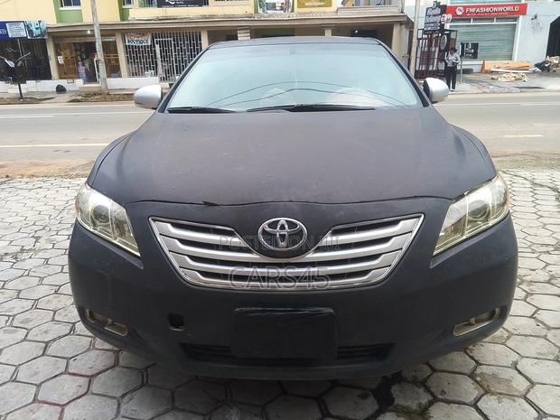 Toyota Camry XLE V6 4dr Sedan (3.5L 6cyl 6A) 2011 Beige