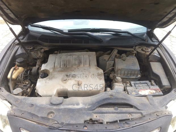 Toyota Camry XLE V6 4dr Sedan (3.5L 6cyl 6A) 2011 Beige