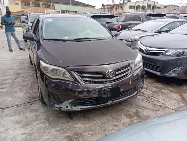 Toyota Corolla 2013 Burgandy
