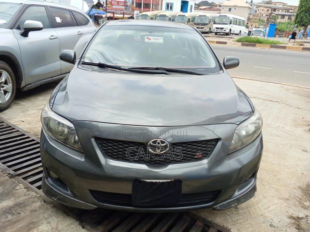 Toyota Corolla 2010 Gray