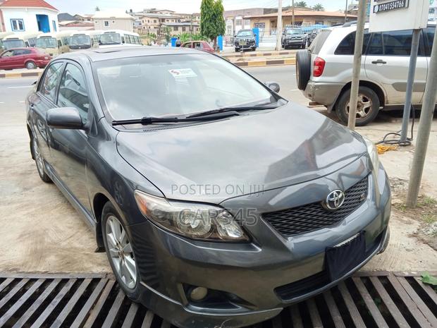Toyota Corolla 2010 Gray