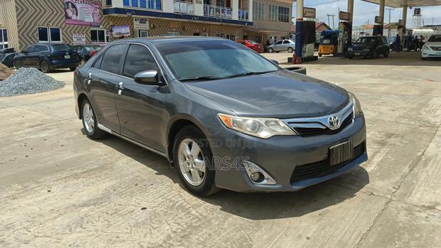 Toyota Camry 2012 Gray
