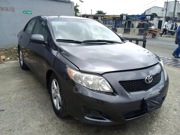 Toyota Corolla 2010 Gray