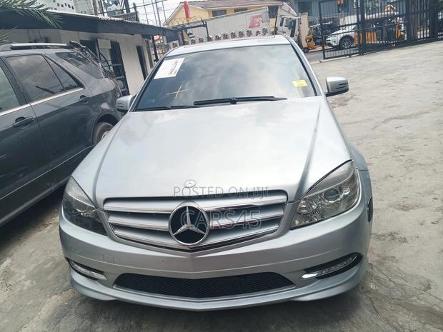 Mercedes-Benz C300 2011 Silver
