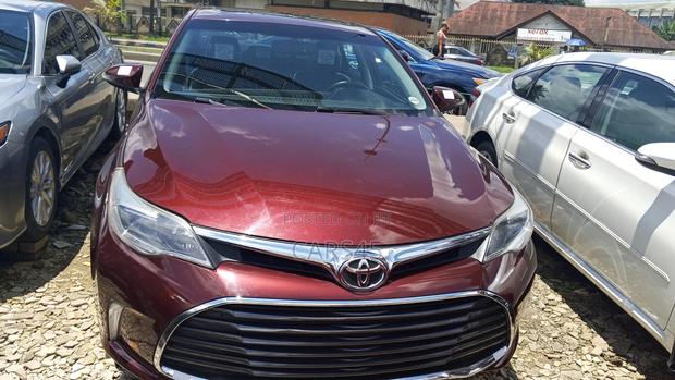 Toyota Avalon XLE Premium FWD Sedan (3.6L 6cyl 6A) 2016 Red